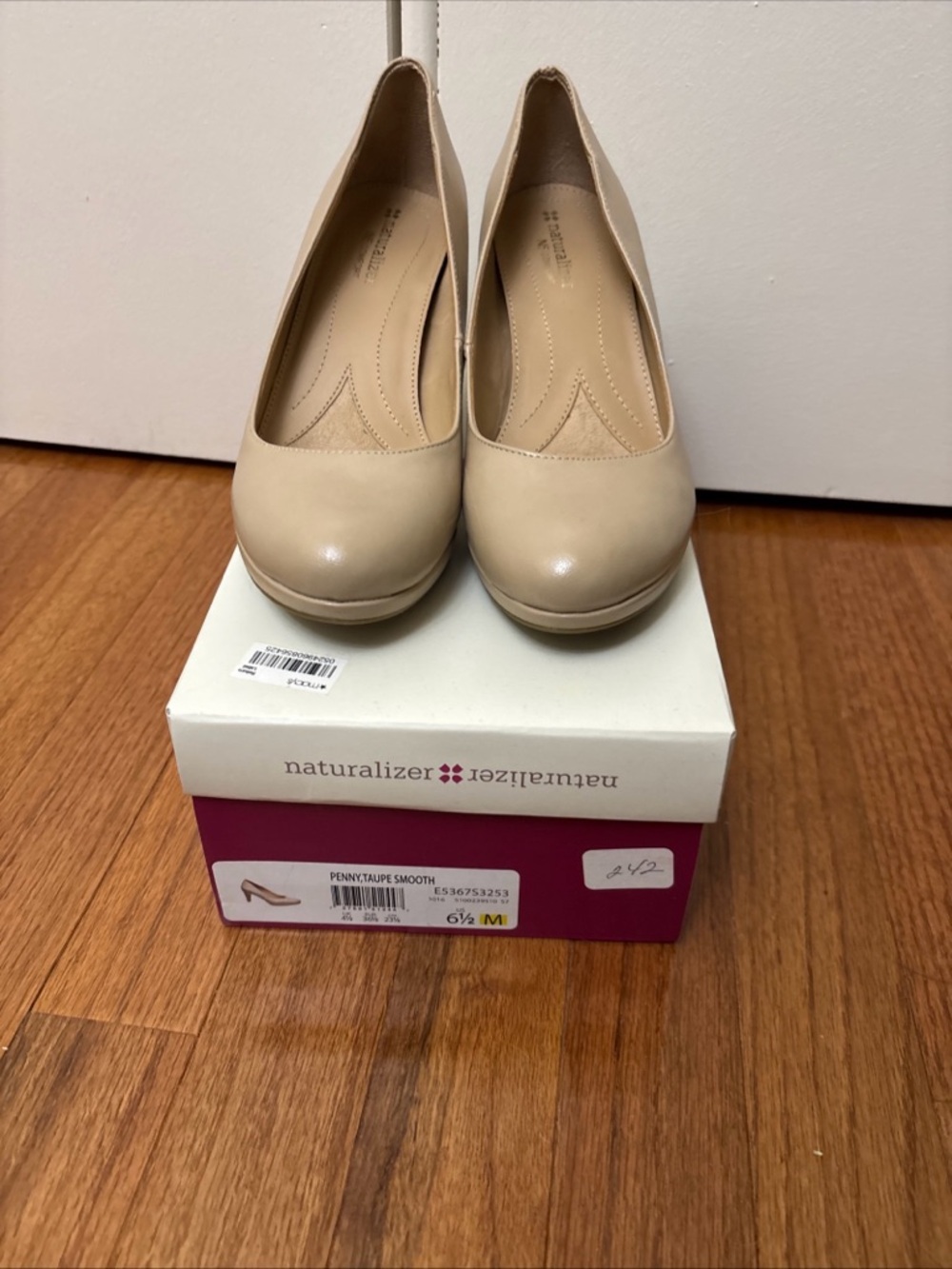 Naturalizer Beige Pumps
